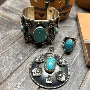 Stunning Sterling Silver & Turquoise Set From Mexico! 🩵